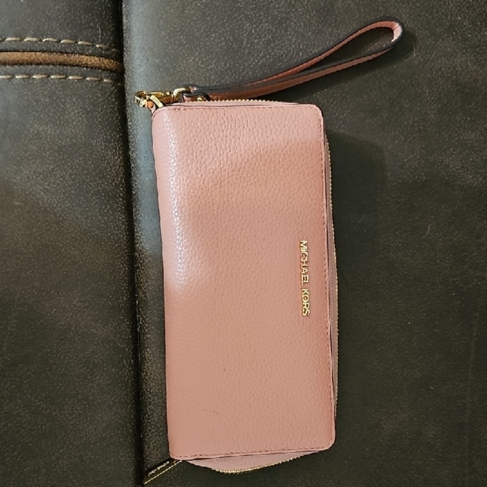 Michael Kors Blush Leather Wristlet